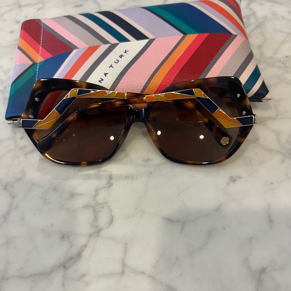 Tortoise Shell Sunglasses - Picture 4 of 5